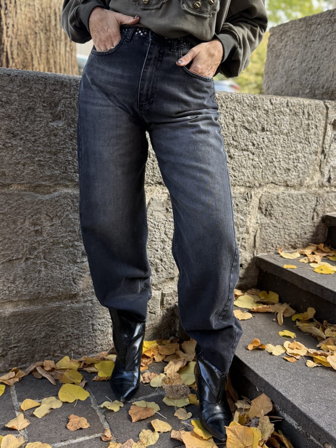 jean large noir délavé ceinture clouté souvenir (jade)