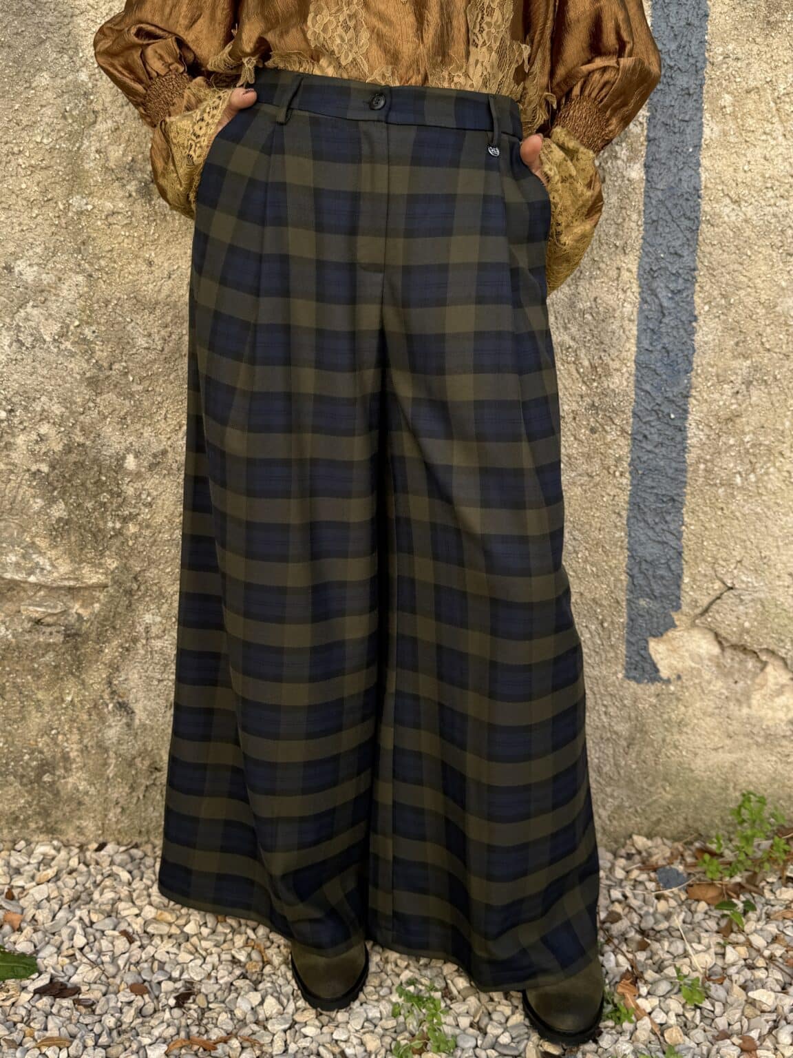 pantalon large à carreaux esprit preppy