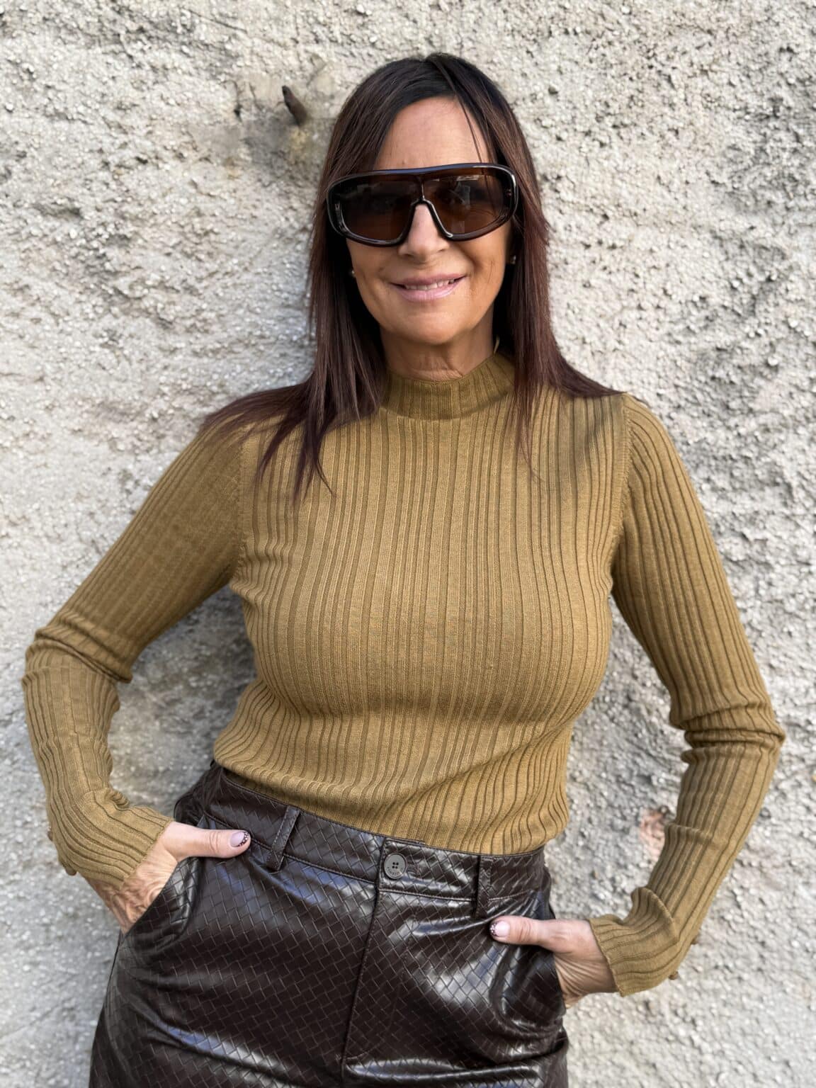 pull côtelé col montant vert olive et mila