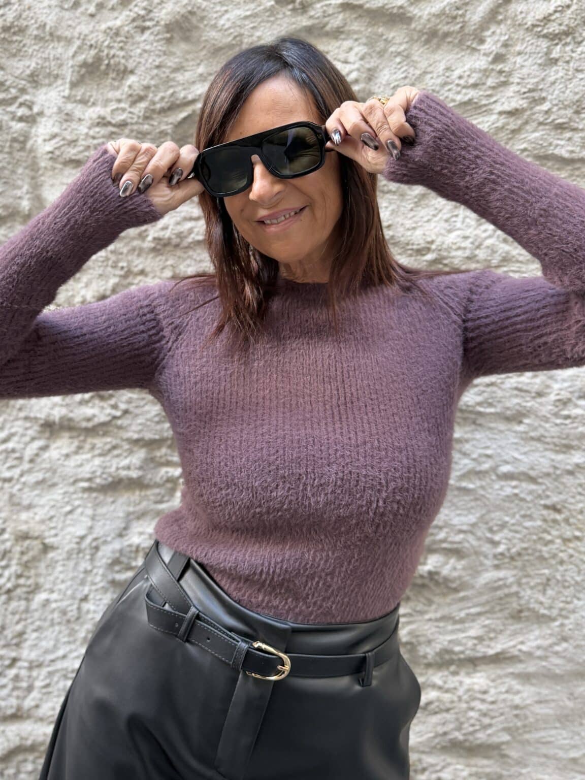 pull doux près du corps col rond aubergine grace et mila
