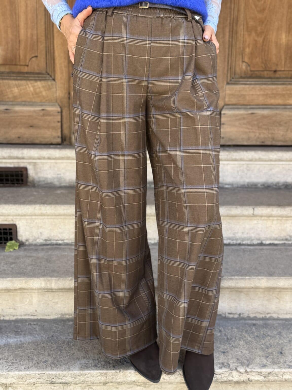 pantalon fluide à carreaux marronbeige et bleu ciel philia loft (delph)
