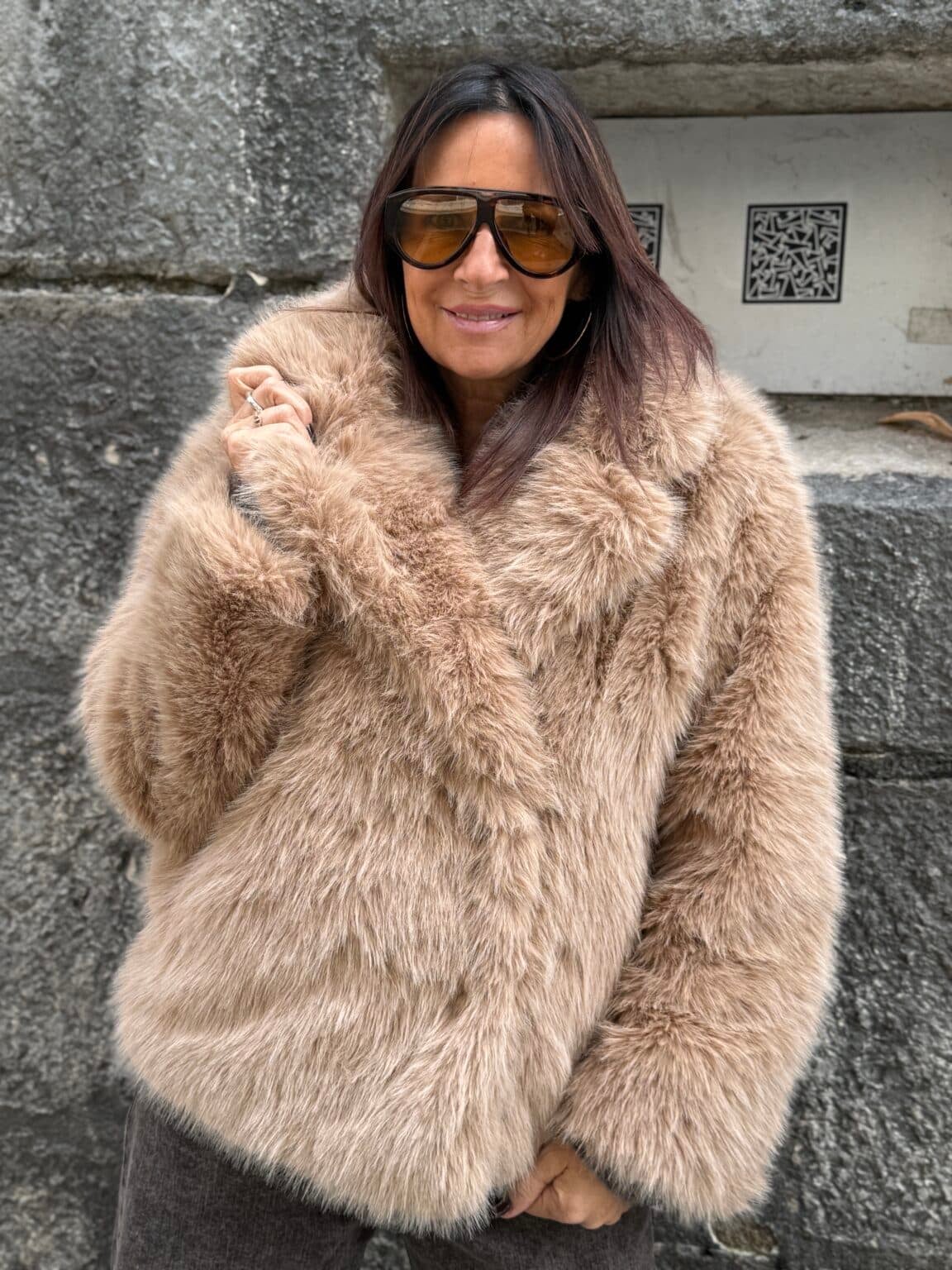 veste en fausse fourrure beige grace et mila